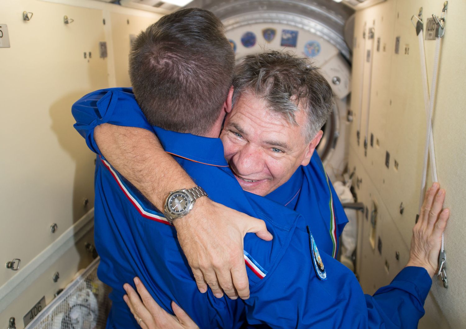 &nbsp;Paolo Nespoli, ritratto di un uomo felice in un interno. Spaziale