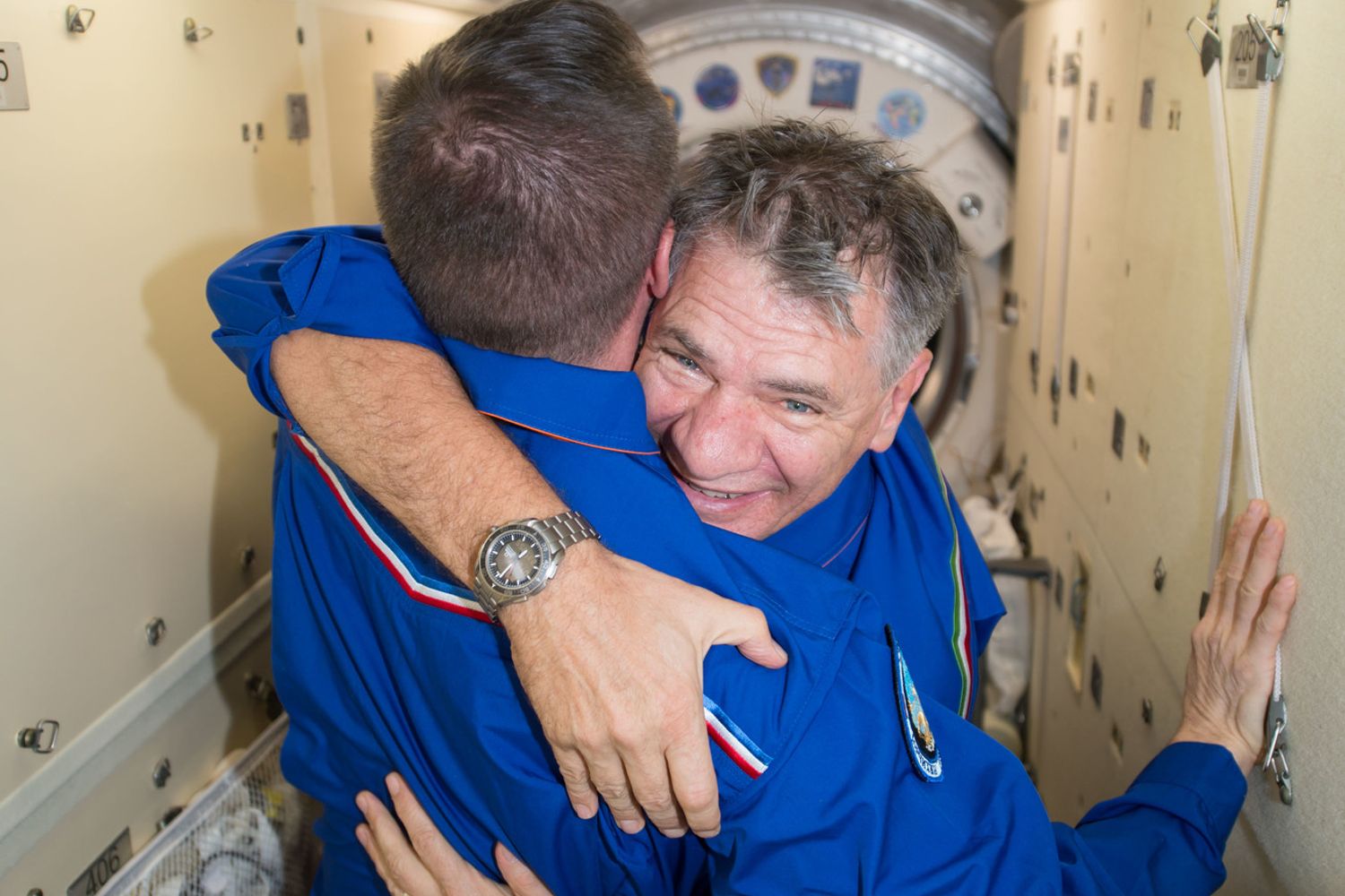 &nbsp;Paolo Nespoli, ritratto di un uomo felice in un interno. Spaziale