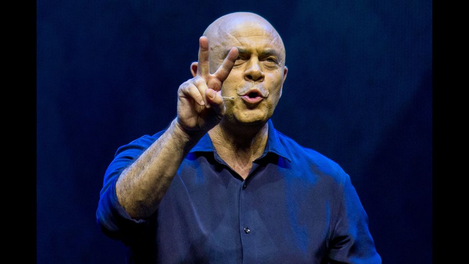 Maurizio Crozza: Insieme a Floris anche Maurizio Crozza con le sue copertine abbandona &quot;Ballar&ograve;&quot; per approdare a &quot;DiMarted&igrave;&quot; . Il comico torna dunque a La7, da dove in realt&agrave; non &egrave; mai andato effettivamente via fino al gennaio 2017 quando Crozza dir&agrave; addio a Urbano Cairo per approdare al gruppo Discovery.