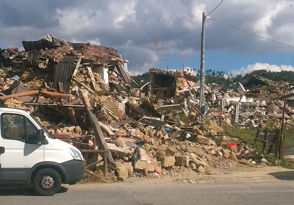 &nbsp;Accumoli, terremoto, macerie (Twitter)