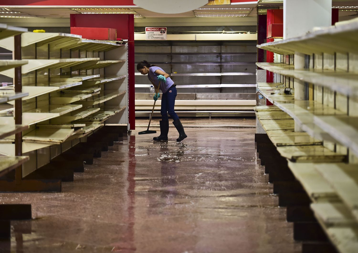 &nbsp;Gli scaffali vuoti di un supermercato venezuelano