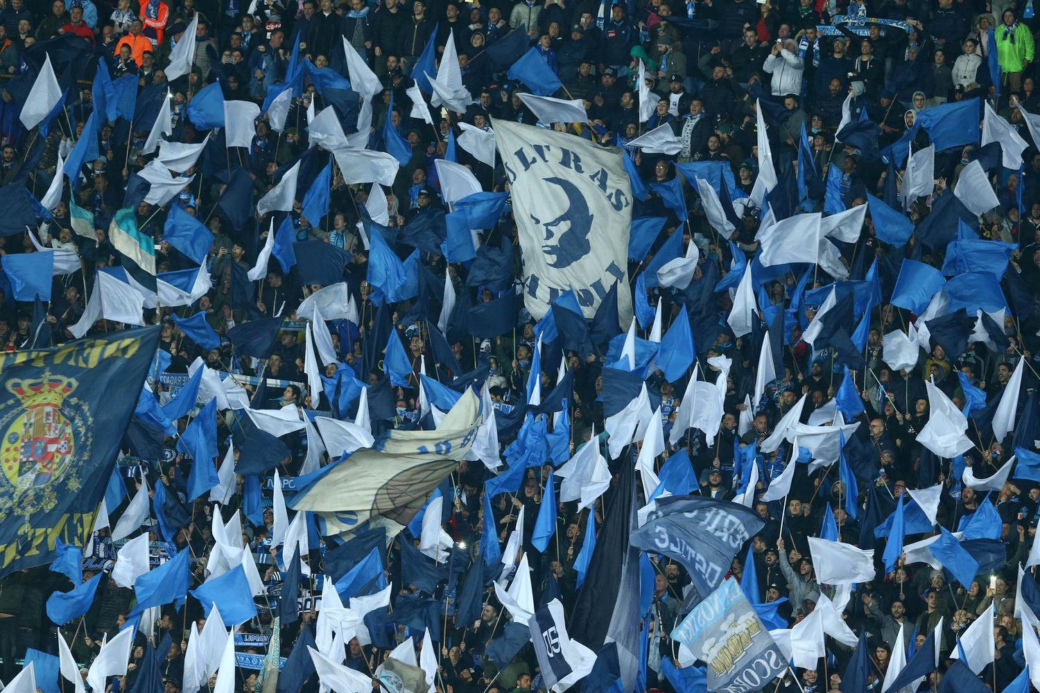 &nbsp;La curva del Napoli