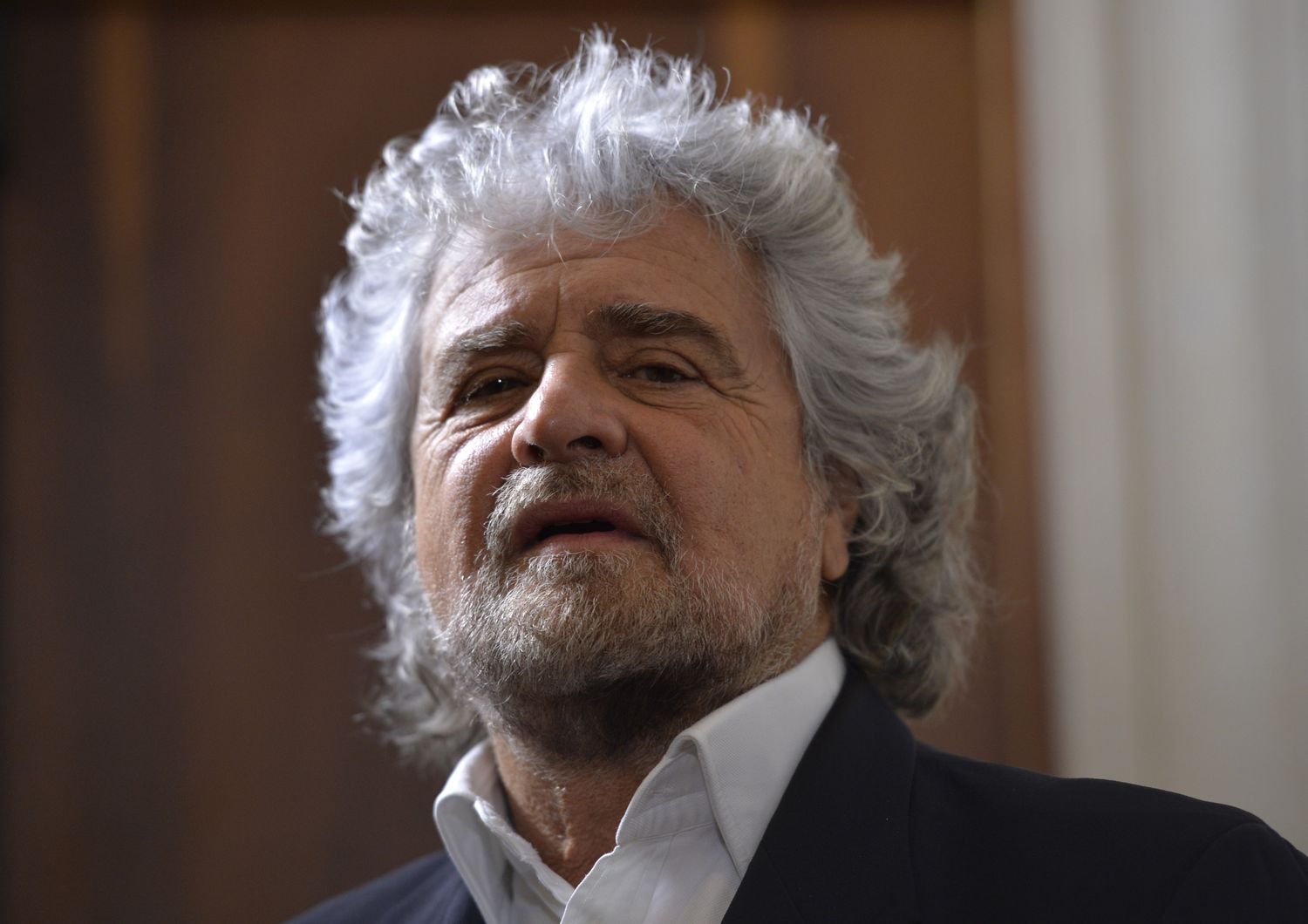 Nuovo attacco a Rousseau: l&#39;hacker sfida Grillo e pubblica dati su iscritti e donazioni