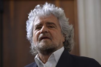 Nuovo attacco a Rousseau: l&#39;hacker sfida Grillo e pubblica dati su iscritti e donazioni