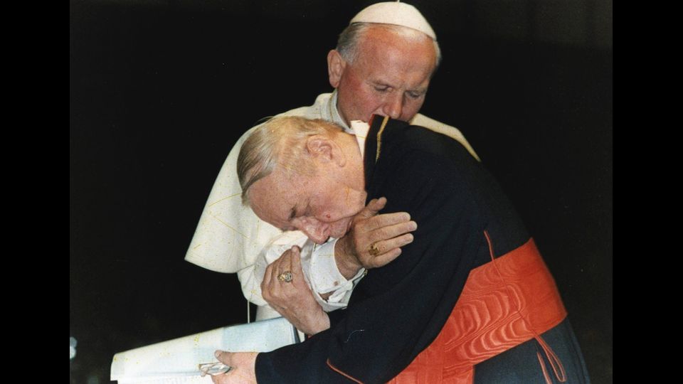 L'abbraccio con il cardinal Wyszynski&nbsp;