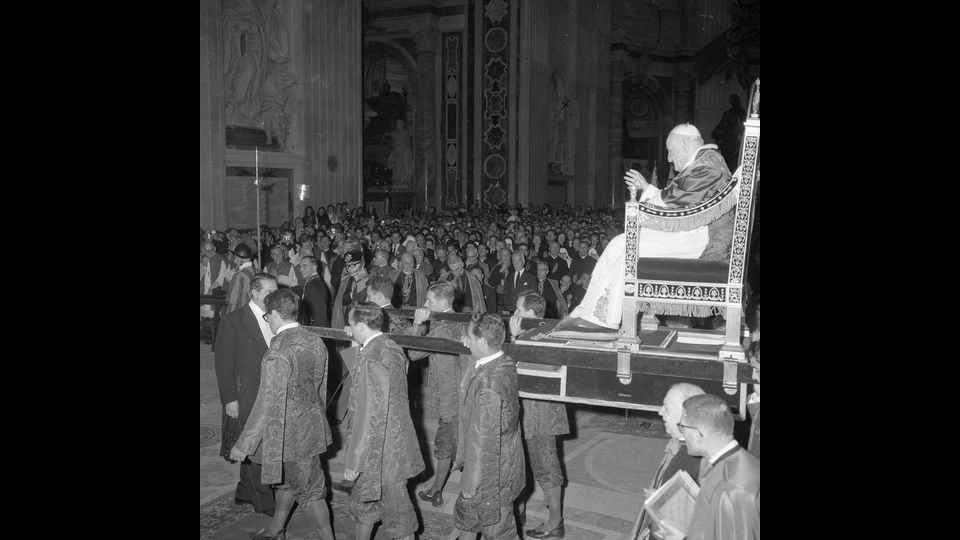 Papa Giovanni XXIII sulla sedia gestatoria&nbsp;