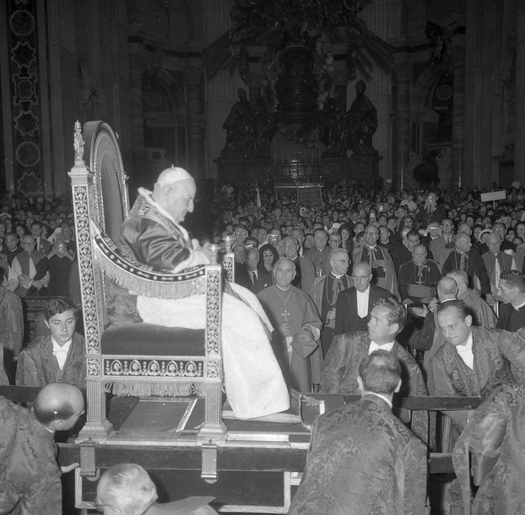 Papa Giovanni XXIII sulla sedia gestatoria &nbsp;
