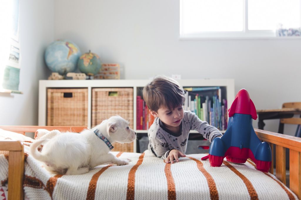 &nbsp;Un bambino con il suo cucciolo