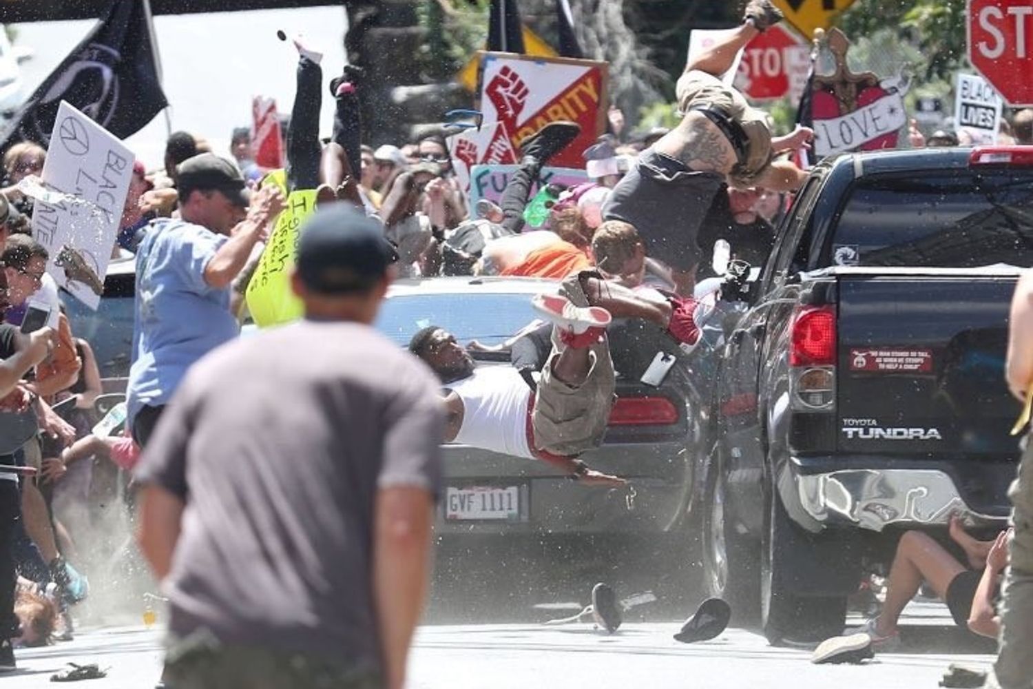 &nbsp;L'auto contro la folla a Charlottesville, Virginia