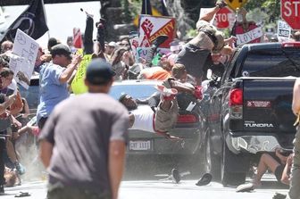 &nbsp;L'auto contro la folla a Charlottesville, Virginia