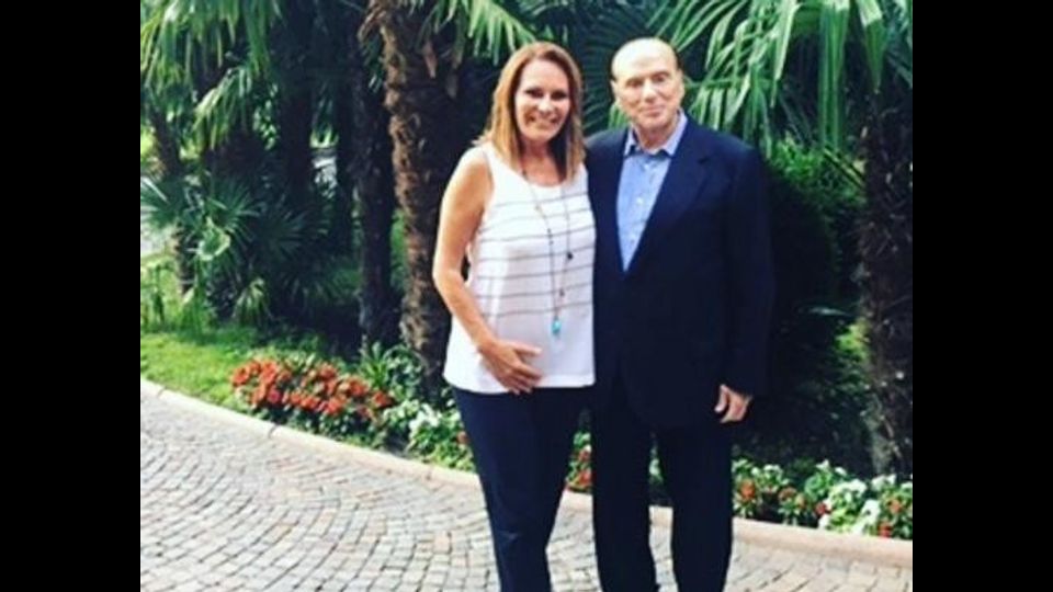 Berlusconi a Merano con Caroline Chenot, gli effetti della cura di bellezza