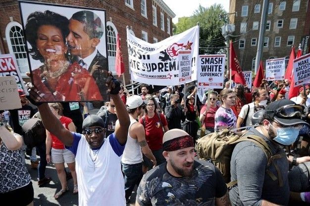 &nbsp;la manifestazione antirazzista a Charlottesville del 12 agosto 2017 (AFP)