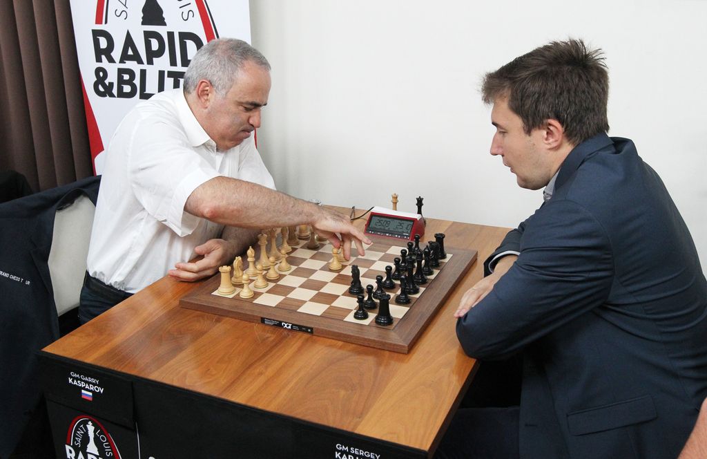 &nbsp;Garry Kasparov sfida Sergey Karjanik a Saint Louis