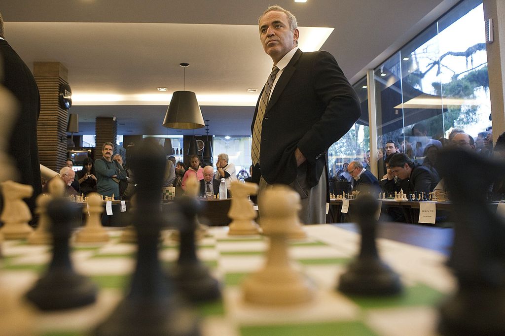 &nbsp;Kasparov impegnato in partite simultanee a Porto Alegre