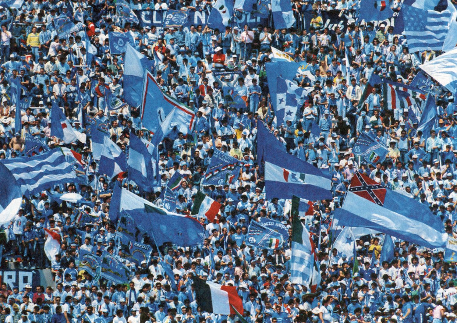 Tifosi del Napoli allo stadio San Paolo