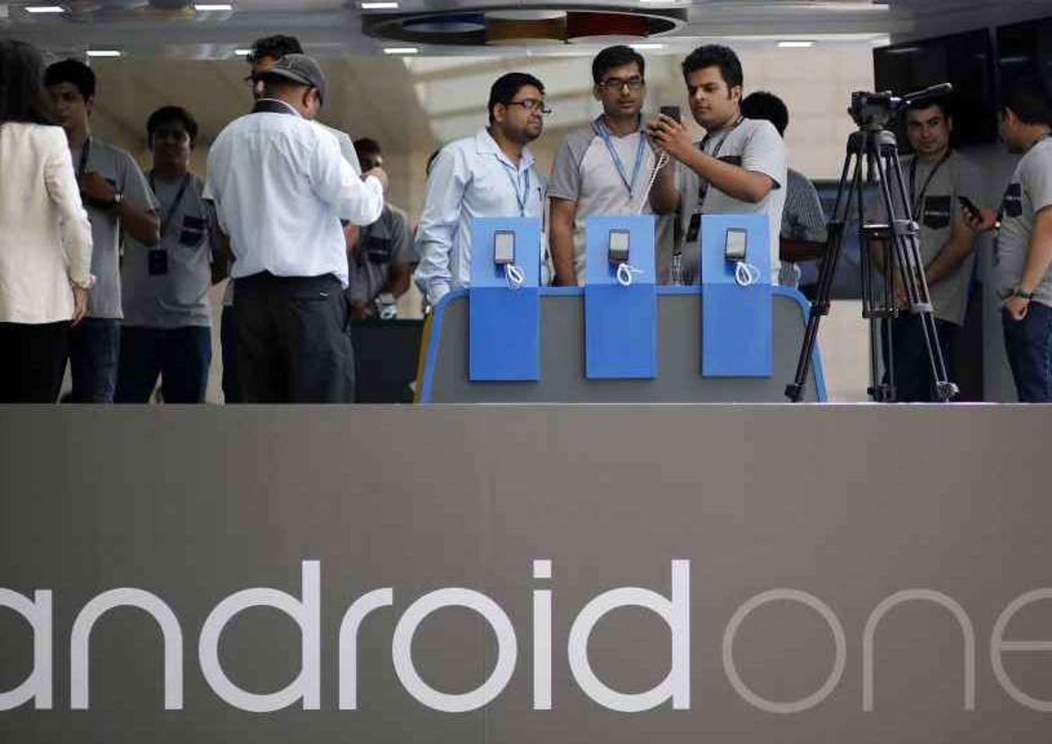 Google lancia in India smartphone low cost da 105 dollari