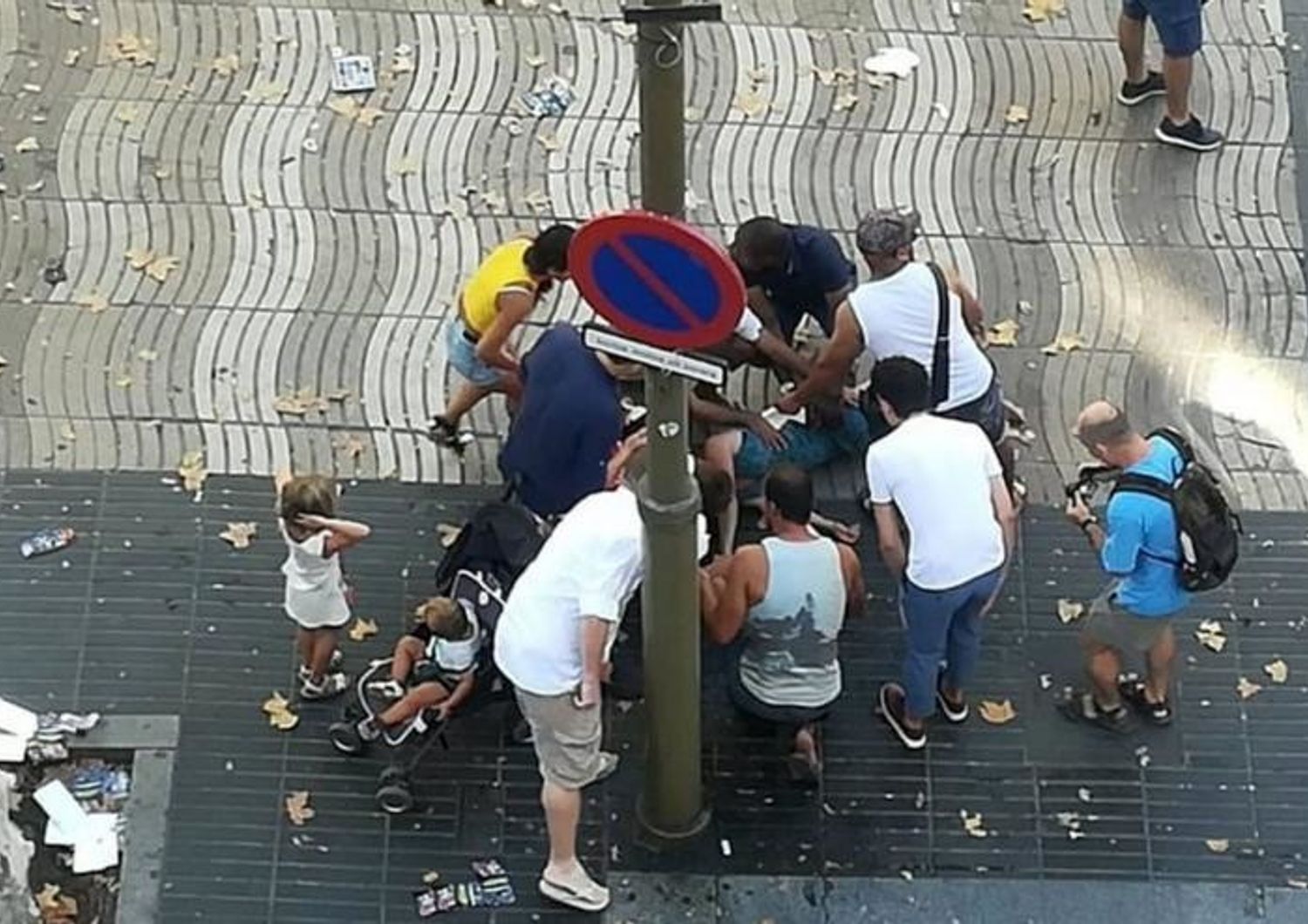 &nbsp; &nbsp;Furgone piombato tra l folla ferendo diverse persone sulla Rambla a Barcellona