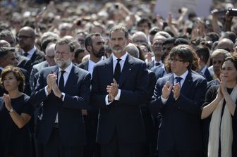 Barcellona il minuto di silenzio con il Re Felipe