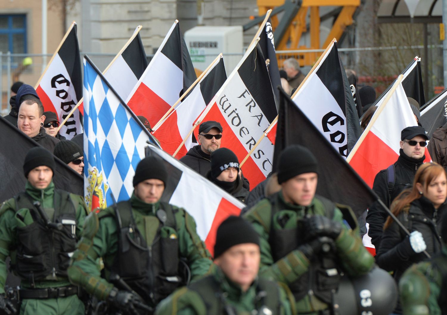 Marcia neonazista  Freies Netz Sued a Wunsiedel, Germania, 16 novembre 2013