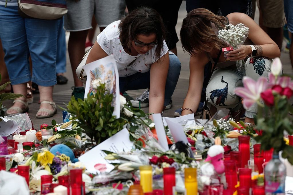 &nbsp;I cittadini di Barcellona rendono tributo alle vittime