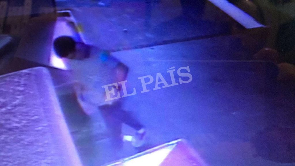Le immagini del presunto terrorista della Rambla, fuggito per il mercato&nbsp;della Boqueria