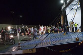 &nbsp;Terremoto a Ischia, i turisti lasciano l'isola (Afp)