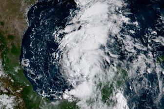 La tempesta tropicale Harvey sta rapidamente guadagnando forza mentre scende verso il sud Costa del Texas e probabilmente diventer&agrave; un uragano entro il 25 agosto 2017&nbsp;