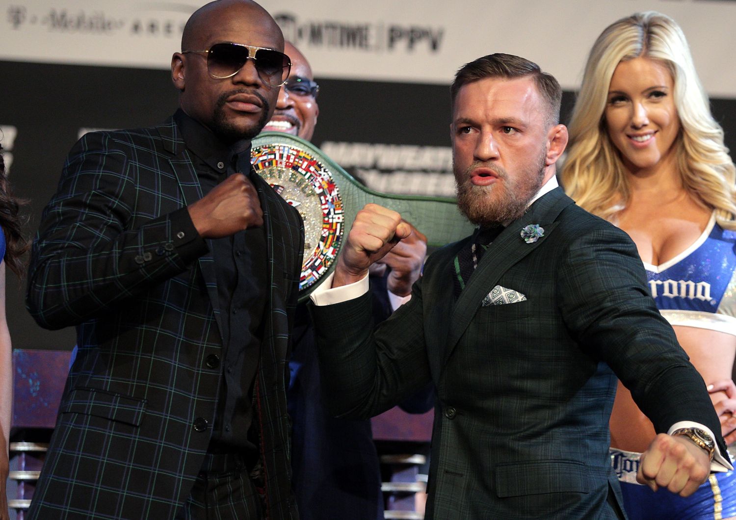 &nbsp;Floyd&nbsp;Mayweather&nbsp;jr a sinistra&nbsp;e&nbsp;Conor&nbsp;McGregor a destra&nbsp;