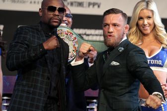 &nbsp;Floyd&nbsp;Mayweather&nbsp;jr a sinistra&nbsp;e&nbsp;Conor&nbsp;McGregor a destra&nbsp;