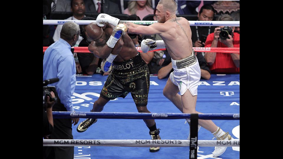 Il campione irlandese ed &egrave; comunque rimasto in piedi fino alla fine e porta a casa (oltre a una borsa di 90 milioni, contro quella di 210 dell'avversario) la soddisfazione di non andare mai al tappeto.