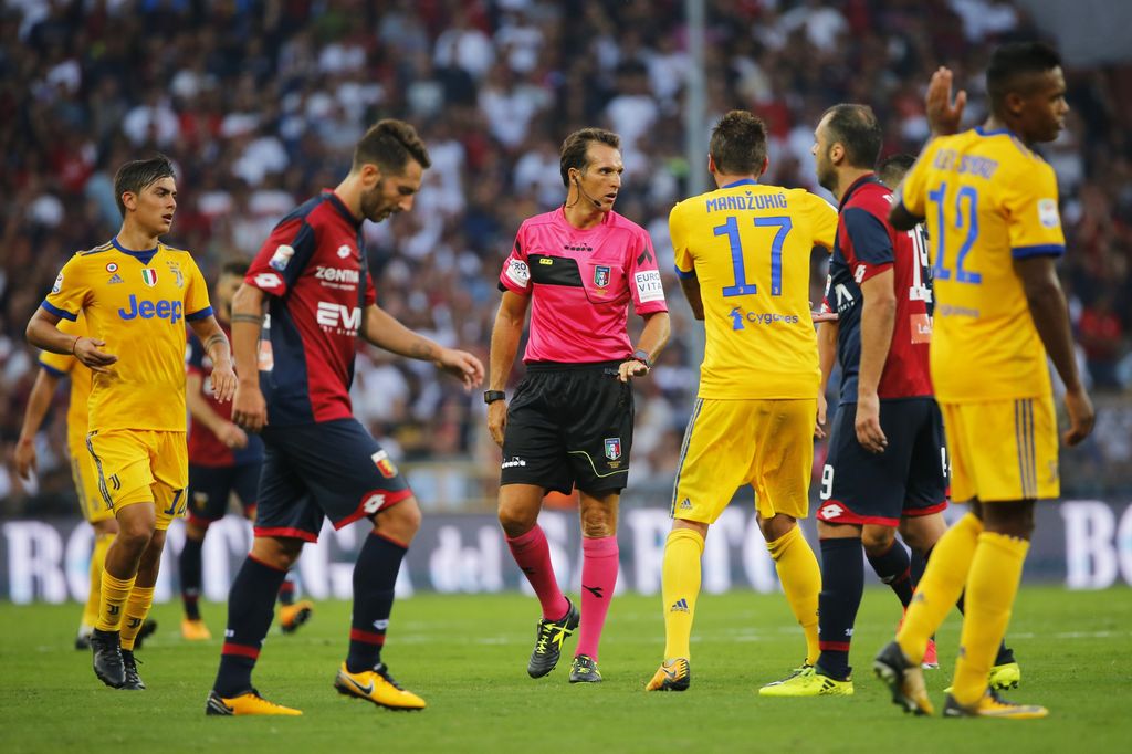 &nbsp;L'arbitro Banti durante Genoa-Juventus