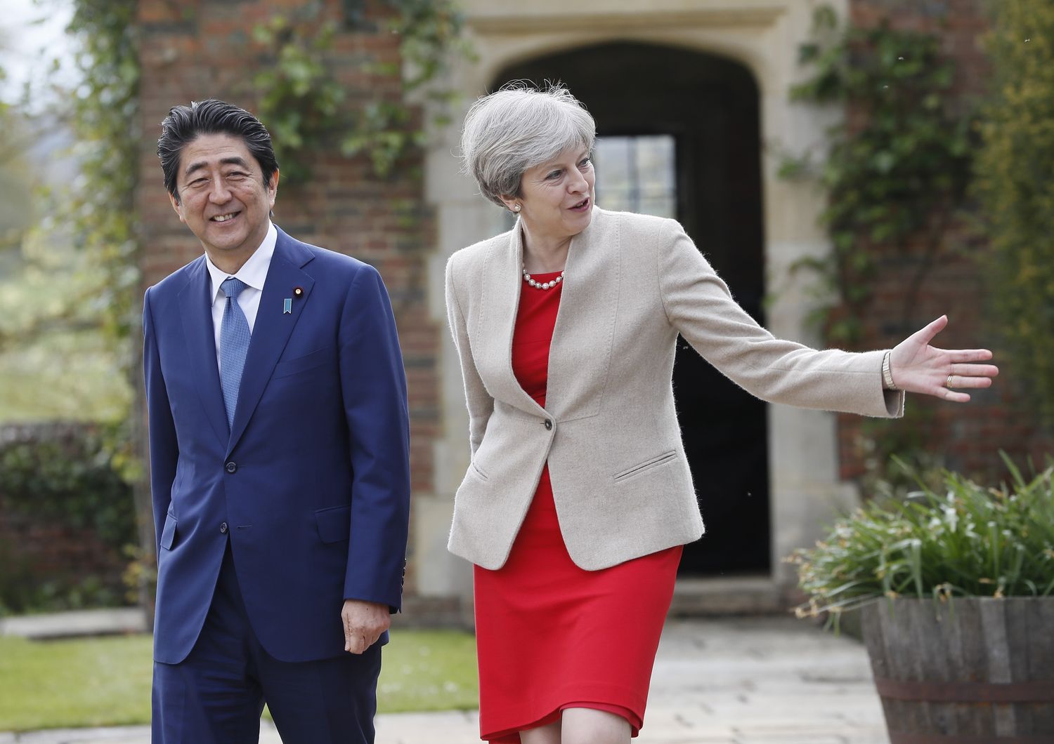 &nbsp;Shinzo Abe e Theresa May