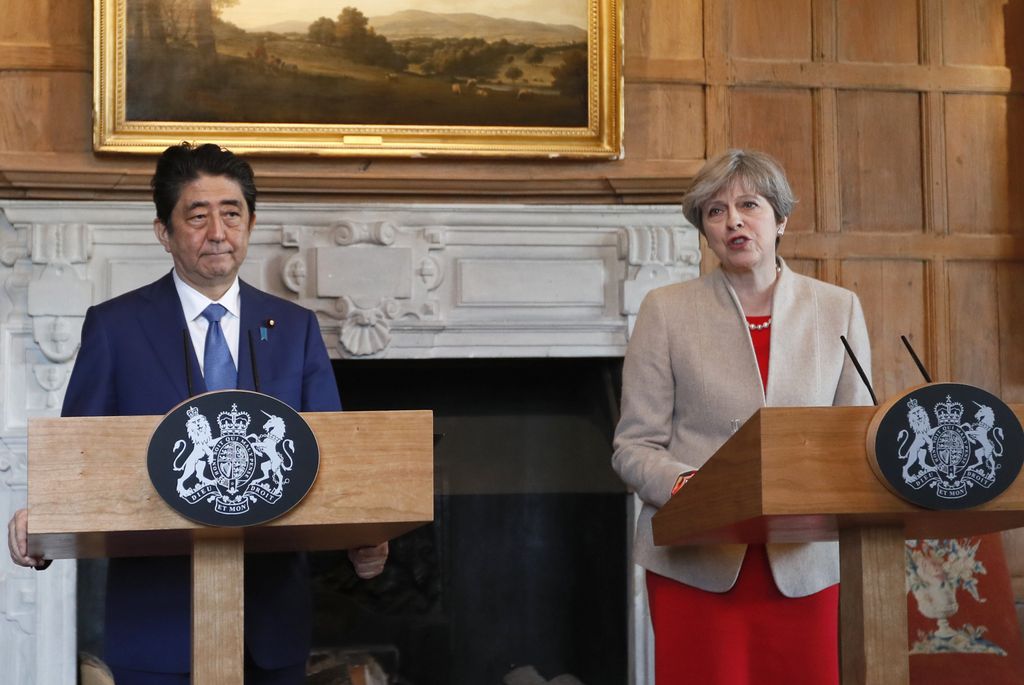 &nbsp;Shinzo Abe e Theresa May