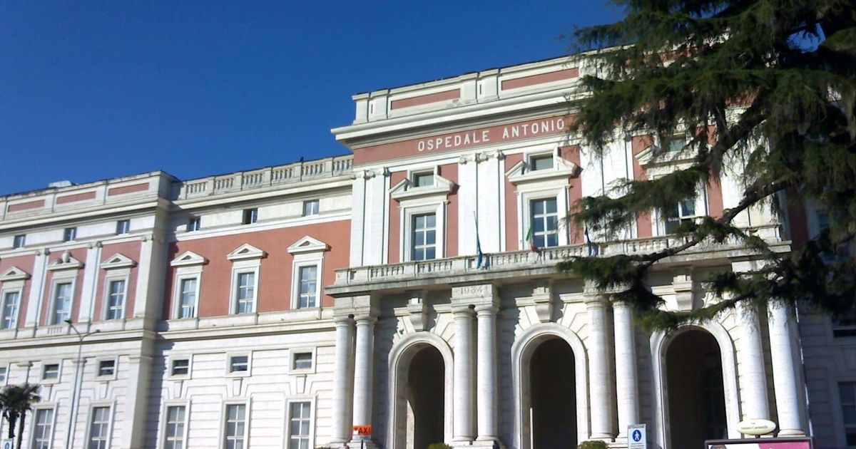 Ragazza violentata in strada a Napoli, 29enne bloccato dai passanti