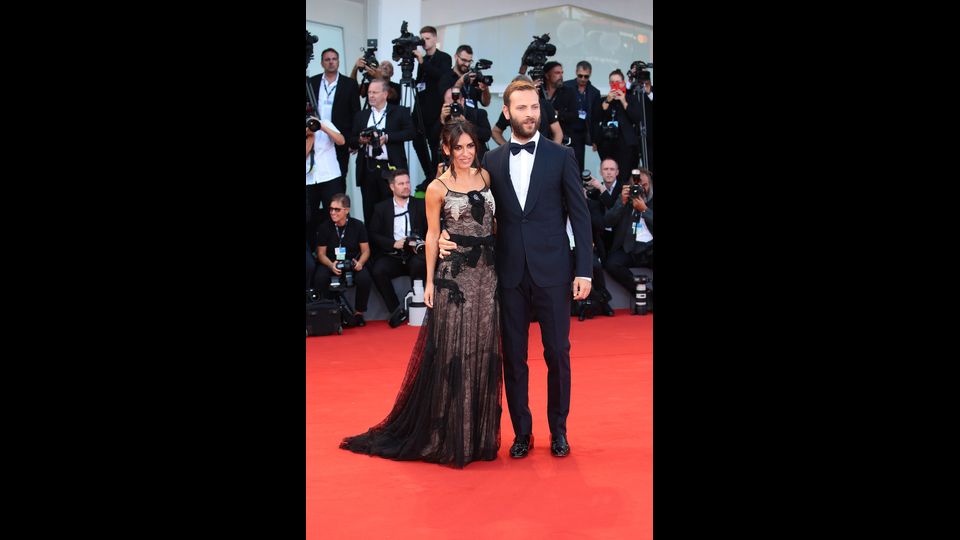 Alessandro Borghi e Roberta Pitrone alla cerimonia di apertura della 74ma Mostra del Cinema di Venezia (Afp)&nbsp;