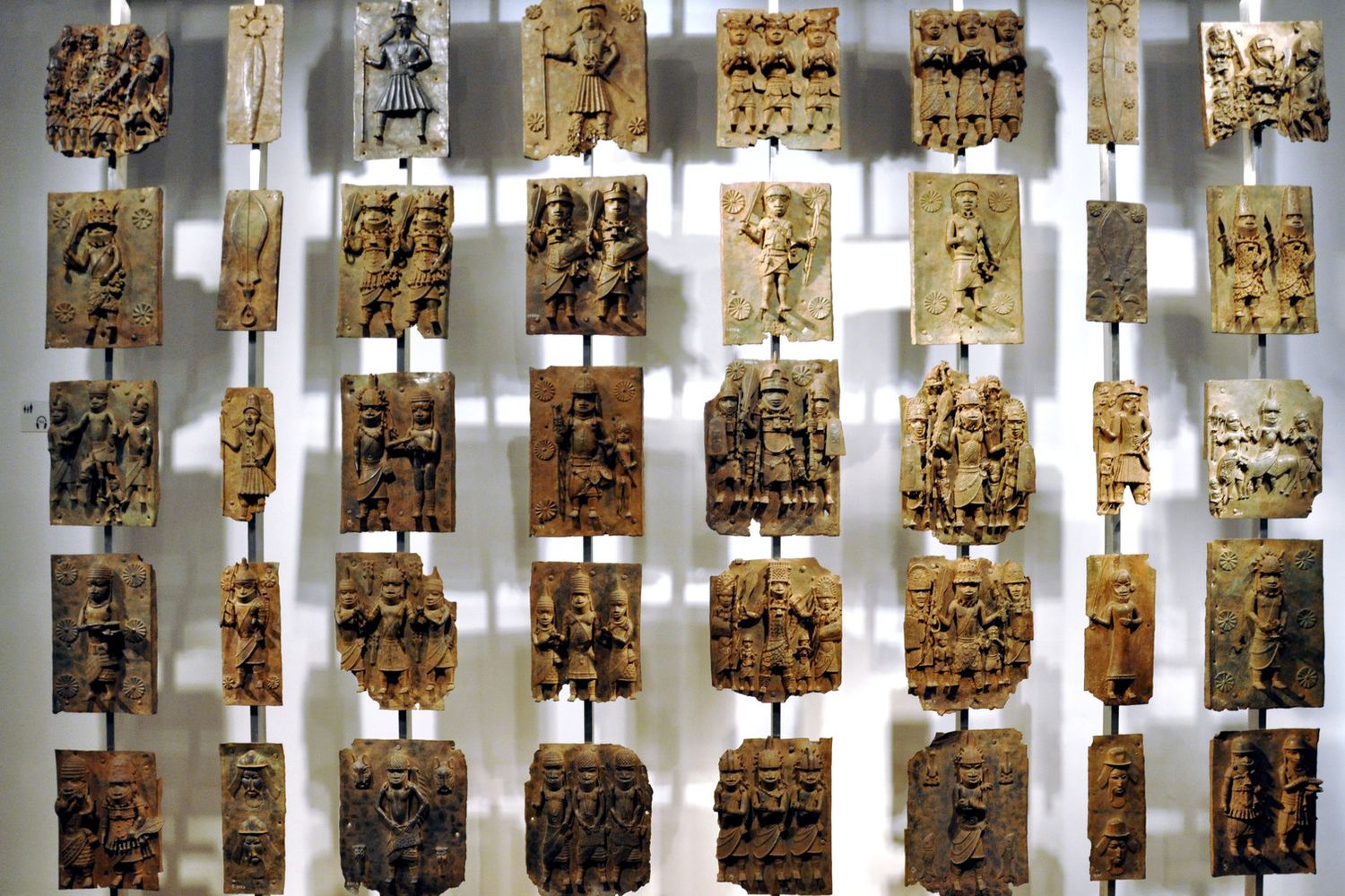 Placche d'ottone provenienti dal Benin al British Museum
