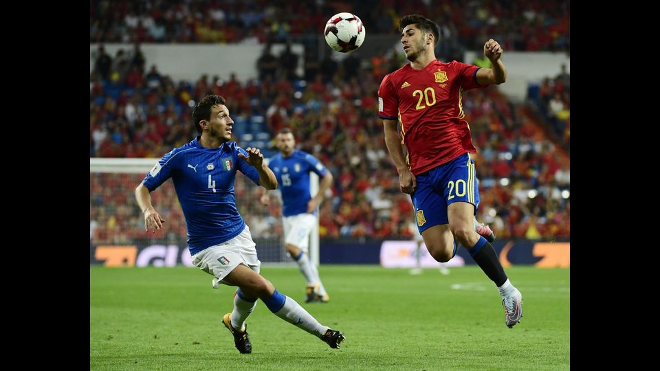 &nbsp;L'Italia &egrave; stata schiacciata soprattutto a centrocampo. Il 4-2-4 scelto da Ventura non ha garantito quella solidit&agrave; sulla linea mediana del campo, dove le furie rosse hanno dimostrato invece la loro superiorit&agrave;