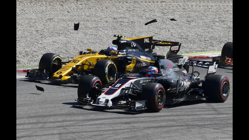 &nbsp;Il Gran Premio di F1 a Monza, l'incidente tra i piloti &nbsp;Haas e Max Verstappen. (Afp)