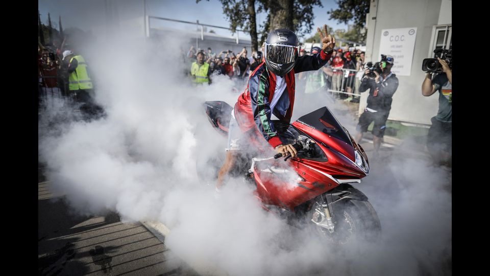 &nbsp;Il Gran Premio di F1 a Monza, l'arrivo di Lewis Hamilton in pista. (Afp)&nbsp;