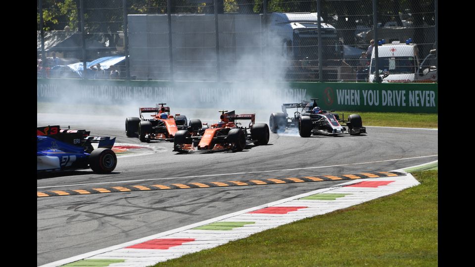 &nbsp;Il Gran Premio di F1 a Monza, fumo dall'auto di Haas. (Afp)