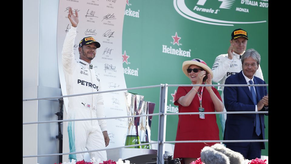 &nbsp;Il Gran Premio di F1 a Monza, Lewis Hamilton sul podio. (Afp) Photo&nbsp;