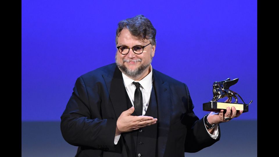Guillermo Del Toro riceve il Leone D&rsquo;Oro per 'The shape of Water', miglior film alla 74esima Mostra d&rsquo;arte cinematografica di&nbsp;Venezia