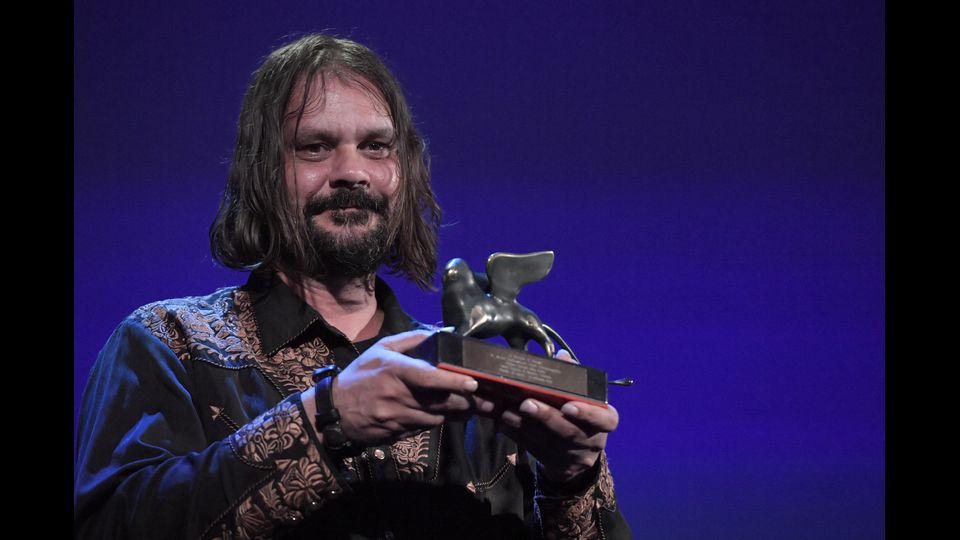 Il regista Warwick Thornton riceve il premio speciale della giuria per il film &quot;Sweet Country&quot; &nbsp;