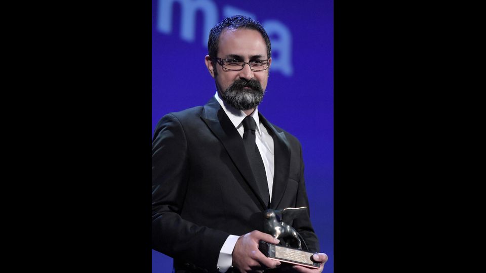 Il regista Vahid Jalilvand riceve il premio Orizzonti per il miglior regista con il film &quot;No Date, No Signature&quot; (Bedoune Tarikh, Bedoune Emza)&nbsp;