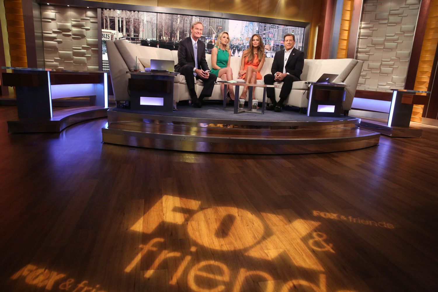 &nbsp;Eric Bolling, il primo a destra, negli studi Fox