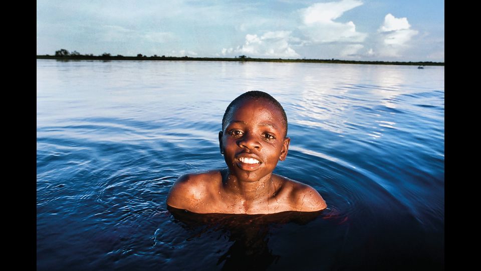 &nbsp;Ragazzo che fa il bagno. Repubblica del Congo