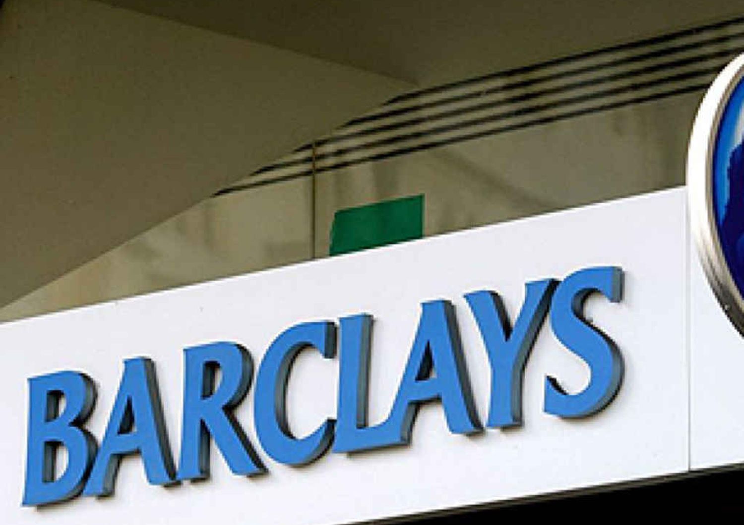 Barclays cuts cashiers and increases self-service tills