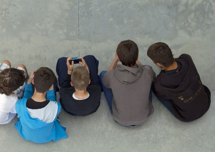 &nbsp;Studenti con il rispettivo smartphone