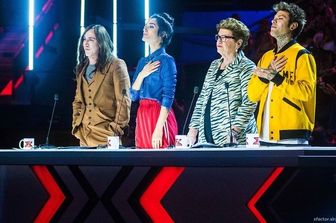 I giurati di XFactor durante l'esecuzione dell'inno d'Italia