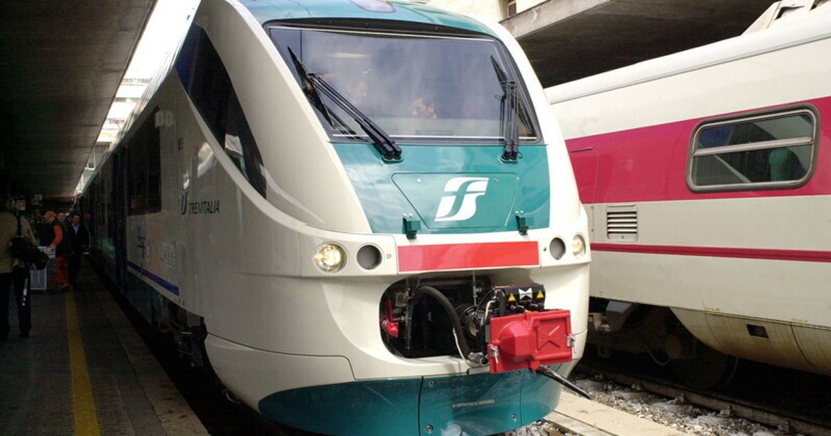 Un capotreno accoltellato per aver chiesto il biglietto a una coppia di passeggeri